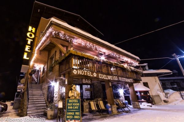 Image caption test and example