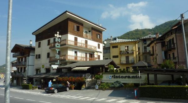 Image caption test and example