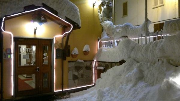 Image caption test and example